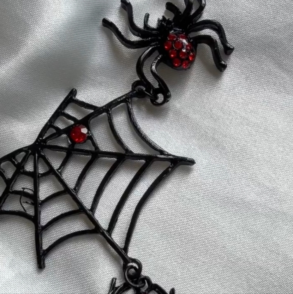 Halloween Party Black and Red Spider Web Necklace - Picture 6 of 6